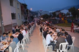 EŞREF DİNÇER MAHALLESİNDE İFTAR BULUŞMASI1 (2)