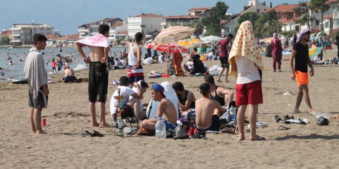 Gemlik Kumsaz'da Suriyelilerin Deniz Sefası