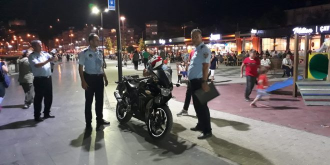 Zabıtadan kural tanımaz sürücülere müdahale