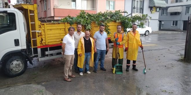 Gemlik Belediyesi ekipleri fırtınaya meydan okudu