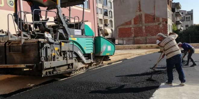 Gemlik Belediyesi’nden Şükrü Şenol Ortaokulu’na asfalt desteği
