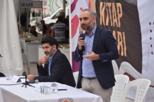 Kitap Fuarı’nda “Türkiye’nin Demokrasi Sorunu” söyleşisi yapıldı