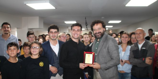 Mucize Doktor Dizisinin Oyuncusu Gemlik'te Söyleşi Yaptı