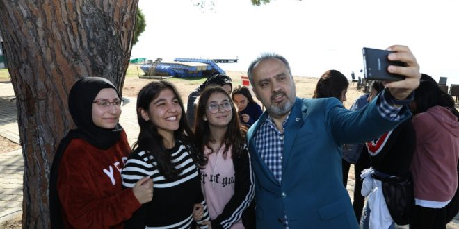 Başkan Aktaş, gençlerin kamp heyecanına ortak oldu