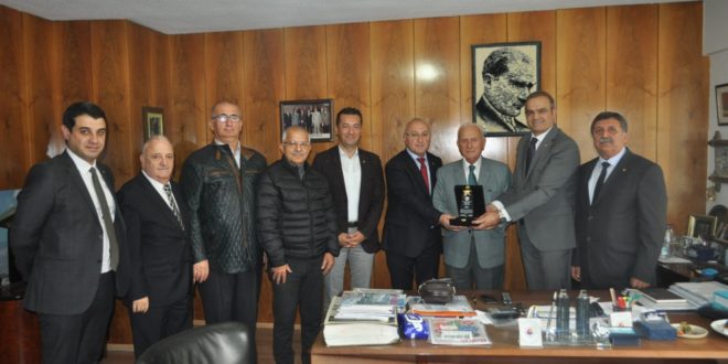 GTSO eski Başkan Kemal Akıt’a onur plaketi verdi
