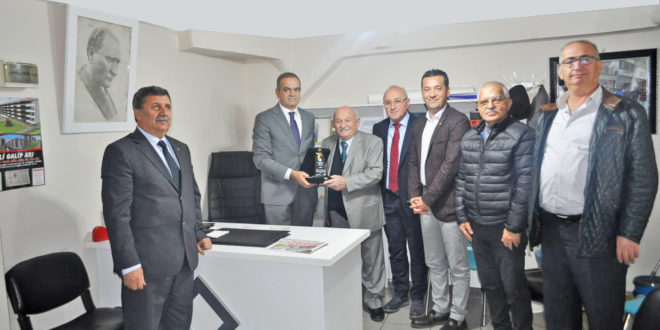 Ali Galip Arı’ya 40. yıl onur plaketi