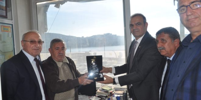 GTSO 40 yılı aşan üyelerine Onur Plaketi veriyor