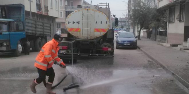 Belediyeden sokak sokak temizlik