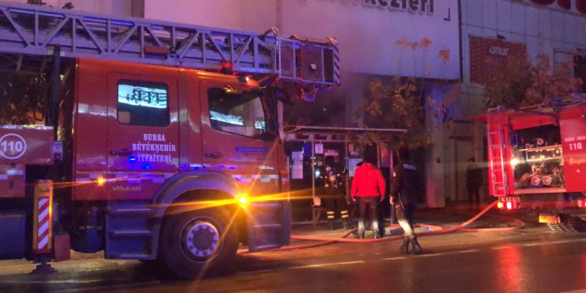 Gemlik'te AVM'de yangın