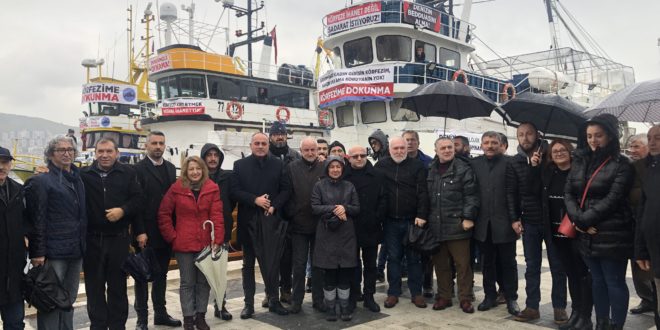 Denizde MKS Protestosu