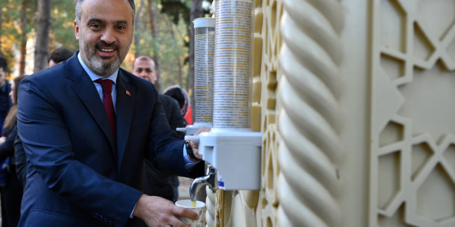 Üniversitede çorba çeşmeden içilir