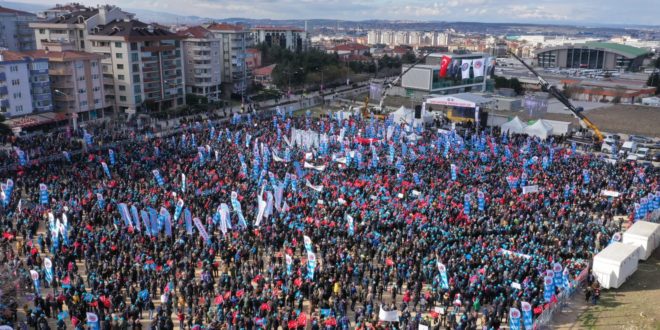 Türk Metal Sendikası Bursa Mitingi'nde binlerce işçi buluştu