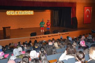 Çocuklar festivalde eğleniyor