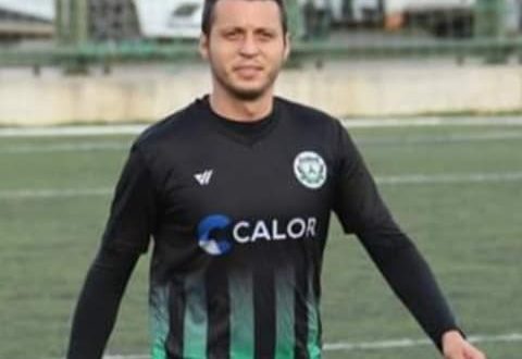 Gemlikspor Kaptanını Buldu Bursa Süper Amatör Kümede mücadele eden Gemlik ekibi, ara transfer döneminde önceliği Gemlikli isimlere verdi. Uzun yıllar Gemlik futboluna hizmet eden, Çotanakspor kaptanı Serdar Hançer ile anlaşan Gemlikspor, kendisine kaptanlık görevini de tebliğ etti. Gemlikspor kulüp yöneticileri Çotanakspor Başkanı Telat TEPE ile irtibata geçerek transfer için girişimde bulundular, Akabinde antrenör Cem Uçar'ın da onayına sunulan transferde, Gemlik'in milli takımı olan Gemlikspor'a oyuncu göndermenin, kendilerine onur sağlayacağını ve Gemlik'te spora hizmet edenler adına görev niteliği taşıdığının altını çizdiler. Süper Amatör Kümeye çıkma yolunda önemli maçlara çıkacak olan Çotanakspor'un son iki maçında da görev alacak Hançer, durumun netleşmesinin ardından Gemlikspor'a transferini tamamlayacak. Aynı zamanda Gemlikspor antrenmanlarına da başlayacak olan emektar futbolcu, Takım Kaptanı olarak takımla tanışacak.