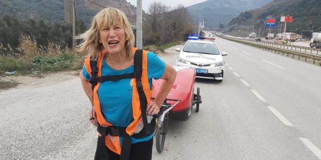 Rosie Pop, Nepal yürüyüşünde Gemlik'te konakladı