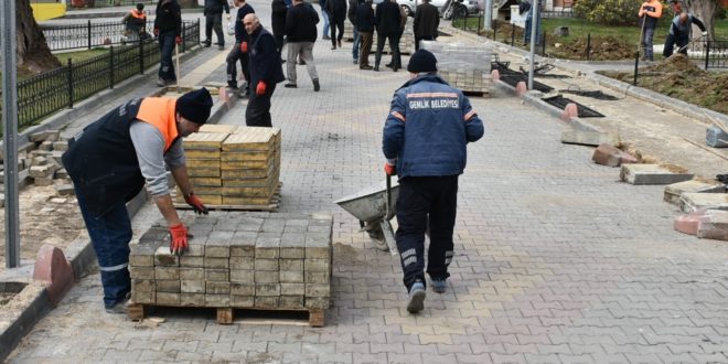 Otobüs duraklarına belediye eli