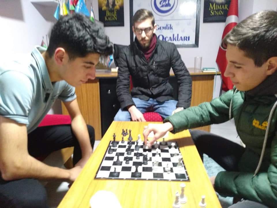 Baydar, "Gençlerimiz değerlerinden koparılıyor"