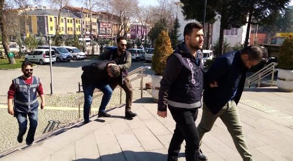 Gemlik'te Piyasaya sahte para ve Cumhuriyet altını süren 3 kişi yakalandı