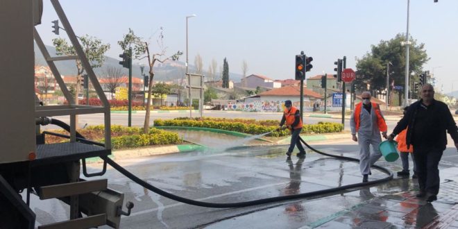 Gemlik'te boş caddelerde büyük temizlik