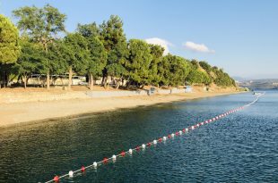 Kadınlar plajı yenilenen yüzüyle hizmette