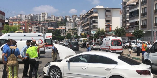 Gemlik Manastır kavşağında kaza...