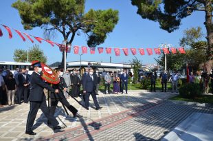 30 Ağustos Zafer Bayramı Resmi Programı Atatürk Anıtı önünde gerçekleşti