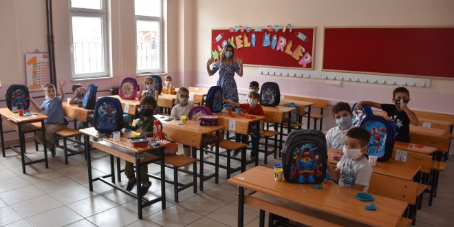 Kırtasiye setleri bu yıl da Uğur amcadan