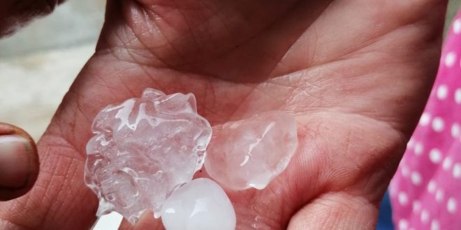 Gemlik’te dolu yağışı hayatı etkiledi...
