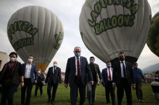 Gemlik'te 1923 kişi Cumhuriyet Bayramı’nı gökyüzünde kutladı
