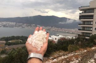 Gemlik'te 5 dakikalık yağışta hayat durdu