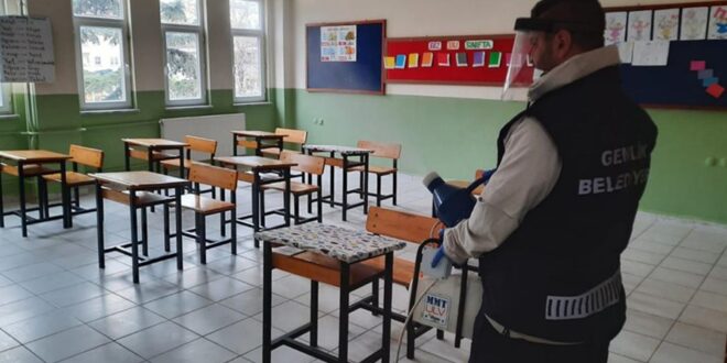 Gemlik Belediyesi okulları dezenfekte etti