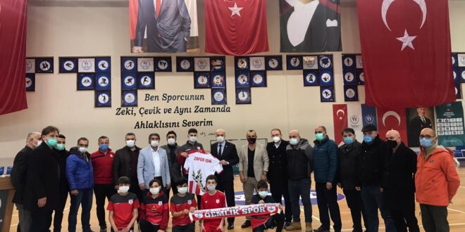 ZAFER IŞIK, KULÜPLERE HEDİYE ÇEKLERİNİ TAKDİM ETTİ