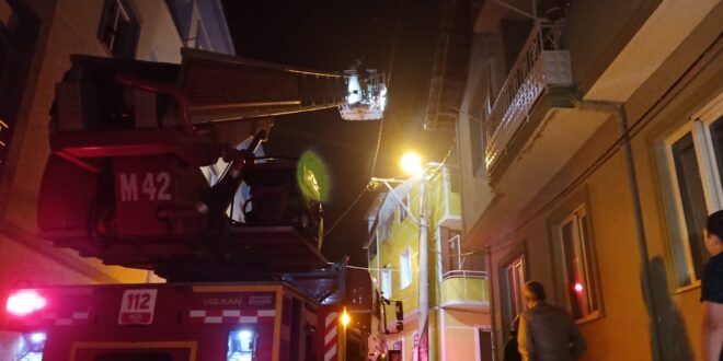 Gemlik’te korkutan yangın Dumandan etkilenen 2 kişi hastaneye kaldırıldı
