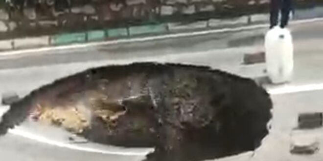 Gemlik Umurbey’de sağanak yağış sonrası yol çöktü