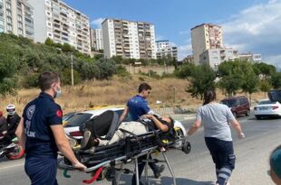 Motosikleti araç sıkıştırdı, 2 kişi yaralandı