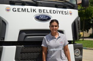 Belediyede kadın ağır vasıta şoförü göreve başladı