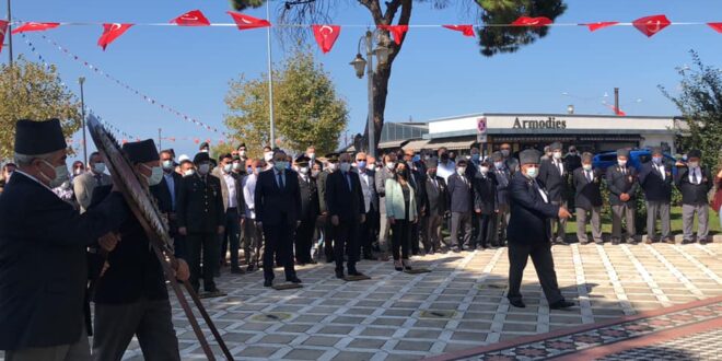 Gemlik’te Gaziler Günü programı Atatürk Anıtında düzenlenen çelenk sunma töreni ile yapıldı…