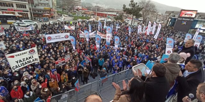 TÜRK METALLİ YÜZLERCE EMEKÇİ BURSA’DA ALANA İNDİ