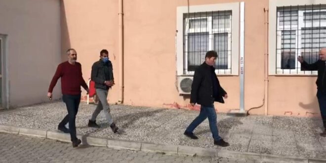 HIRSIZLIK YAPTI, SAHTE PLAKA İLE YAKALANDI
