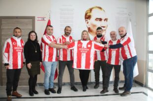 GEMLİKSPOR’UN PLAY-OFF FORMA SPONSORU DÜŞÜNÜR KOLEJİ