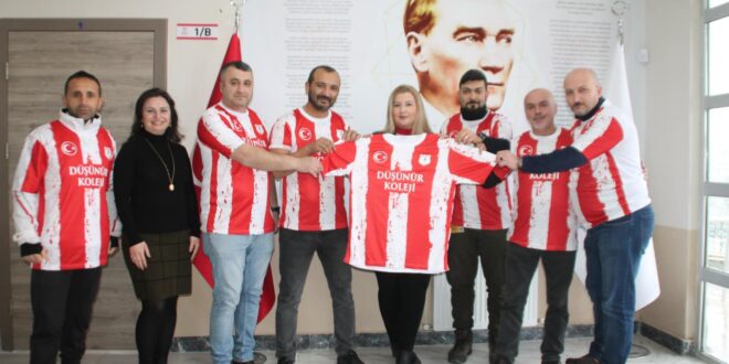 GEMLİKSPOR’UN PLAY-OFF FORMA SPONSORU DÜŞÜNÜR KOLEJİ