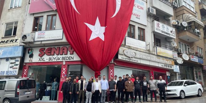 ÖZCANBAZ; BÖYLE BİR GÜNDE, GEMLİK NEDEN BAYRAKLARLA DONATILMADI?