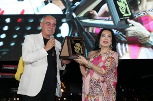 GEMLİK'TE TÜRKAN ŞORAY’A SEVGİLİ ÖDÜLÜ