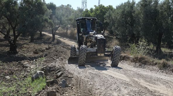 Gemlik’te tarım arazilerine giden yollar yenileniyor