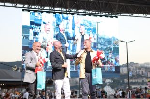 Gazeteciler Yavuz Oğhan ve Akif Beki Gemlik Zeytini Festivali’nde okurlarıyla buluştu