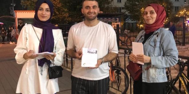 AK Parti Gemlik Gençlik Kolları, 11 Eylül Gemlik'in kurtuluşu münasebetiyle bu kurtuluşun geçmişini anlatan kısa bilgi kağıtlarıyla Gemliklileri bilgilendirdi.