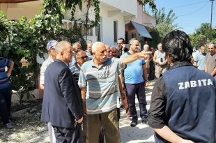 Kumsaz'da vatandaş yolu kapadı