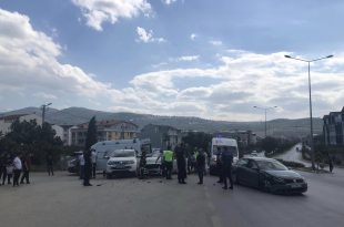 Gemlik’te mezarlık kavşağında kaza 3 yaralı