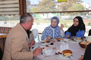 BAŞKAN SERTASLAN ÜNİVERSİTE ÖĞRENCİLERİYLE BİR ARAYA GELDİ