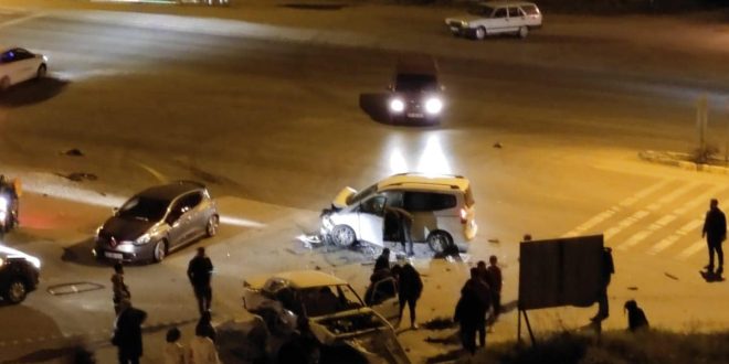Gemlik Mezarlık Kavşağında Kaza